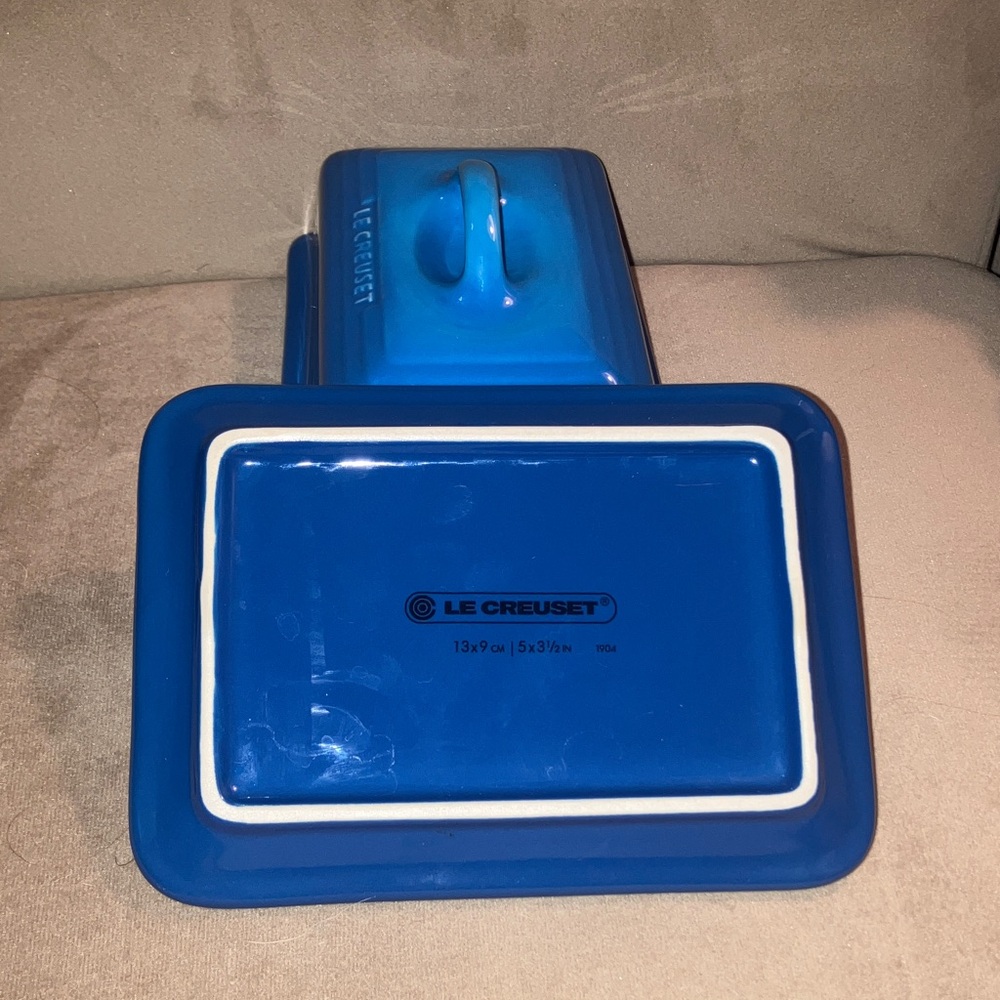 Le Creuset Cobalt Blue Butter Dish - Picture 3 of 3